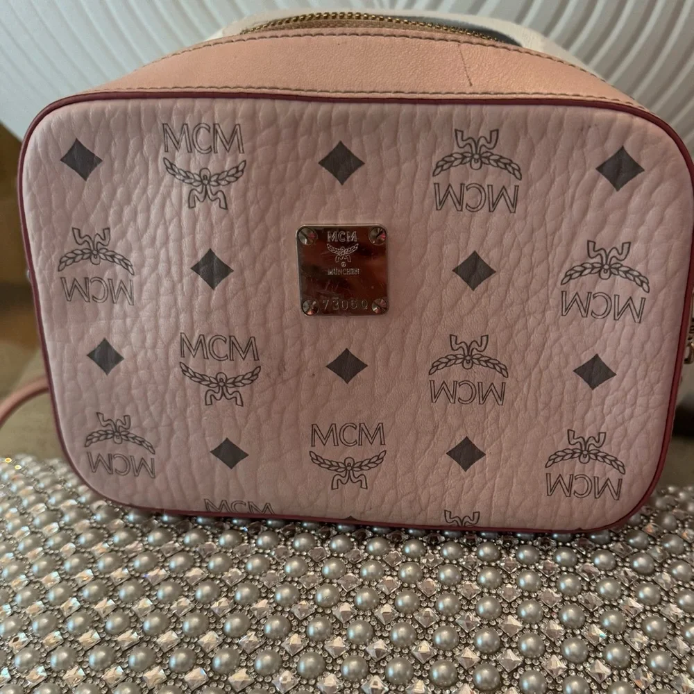 Chic Pink Crossbody Bag with Chain Detail - Picture 11 of 13